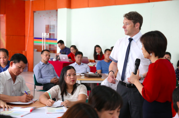 Vietnam-Marketing-Training-SBS-teaching-in-action-Alexander-Muxel-Consulting-Smart-Business-Solutions-2018-08-18
